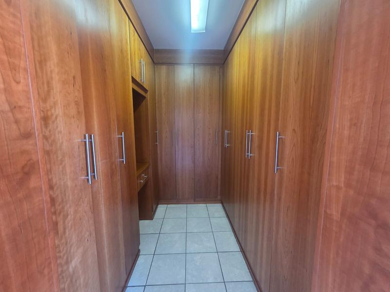 5 Bedroom Property for Sale in Birdwood Estate North West